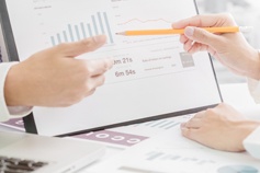 إدارة الأداء: تحديد مؤشرات الأداء الرئيسية  والتقدم الملموس والإفادة البنّاءة